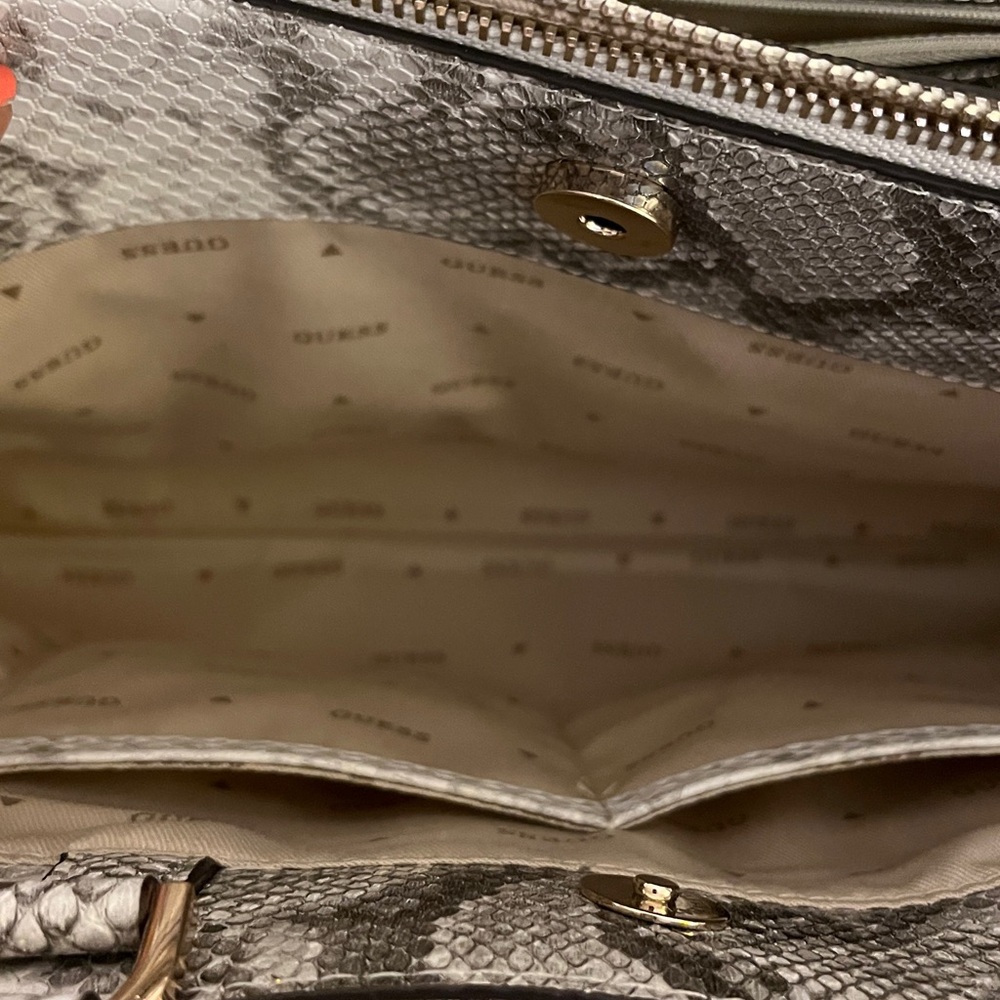 Guess top handle Satchel. - Picture 8 of 8